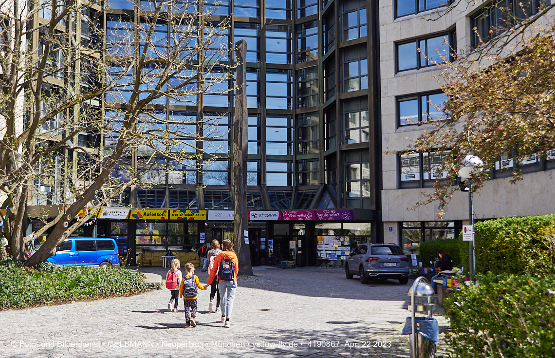 22.04.2023 - Baustelle auf der ehemaligen Allianz-Versicherung in Neuperlach